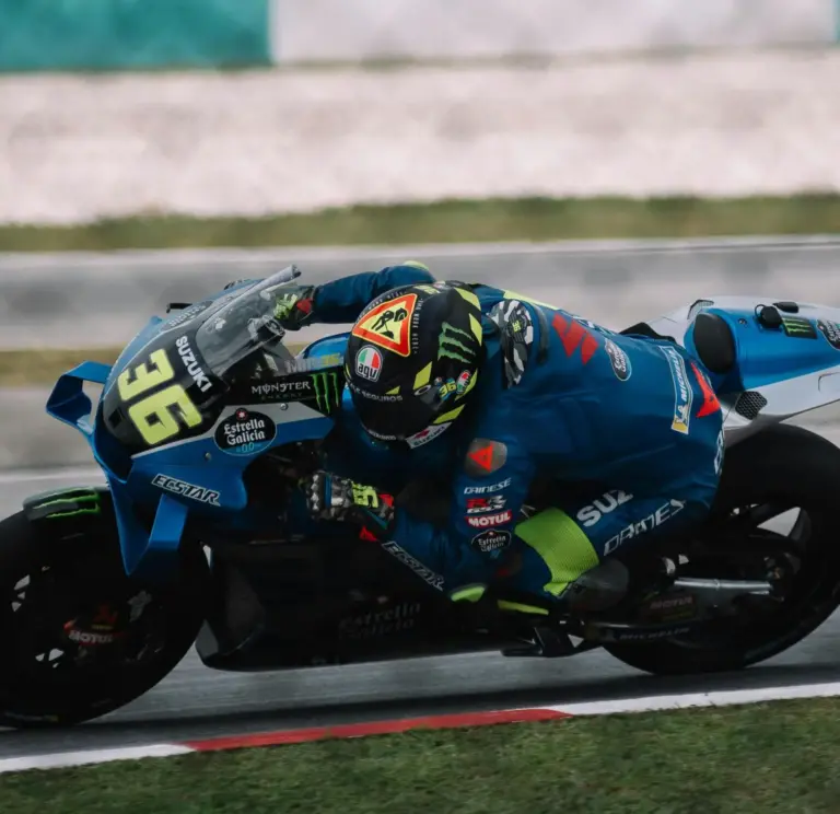 Pedro Acosta conquista la pole en Catalunya y deja a las Aprilia oficiales sin primera línea