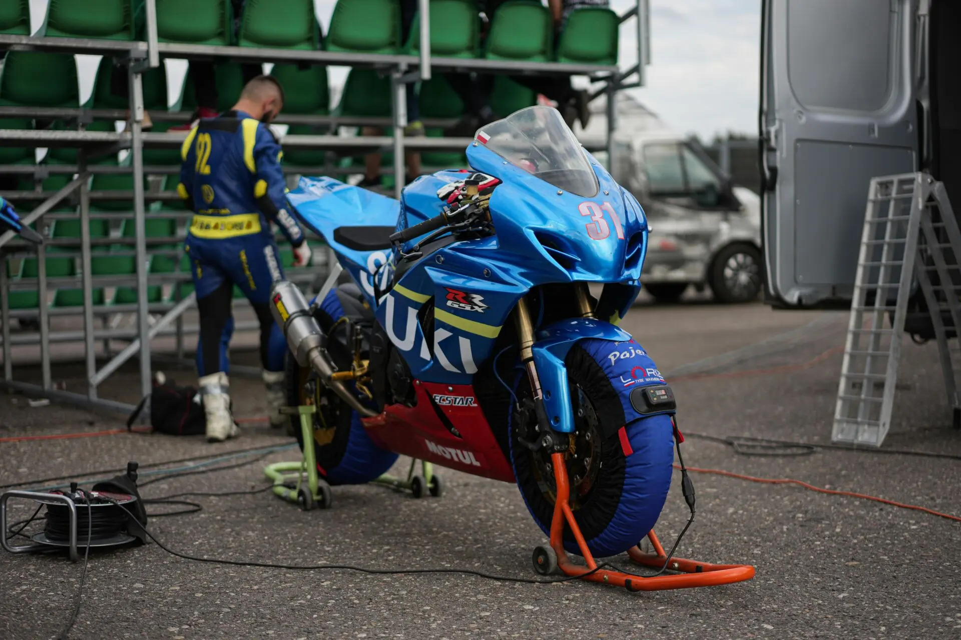 Álex Márquez recibe el alta tras operarse de la clavícula y vuelve a casa 1 Motor16 fractura clavícula