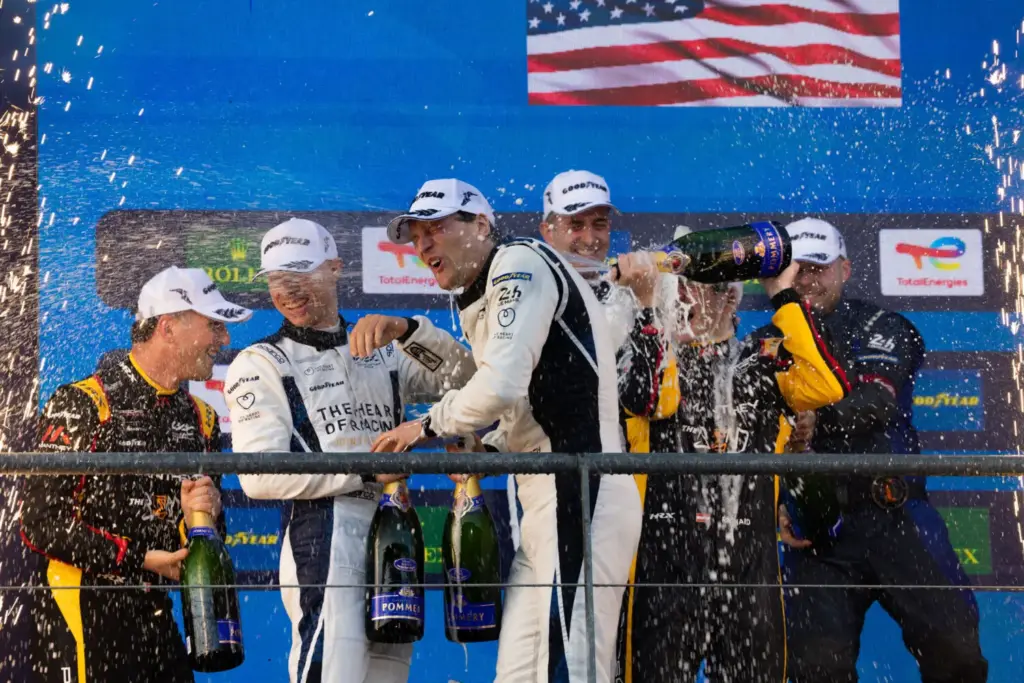 Mientras Fernando Alonso espera, el Valkyrie da alegrías a Aston Martin en Spa 10 Motor16 Mientras Fernando Alonso espera, el Valkyrie da alegrías a Aston Martin en Spa