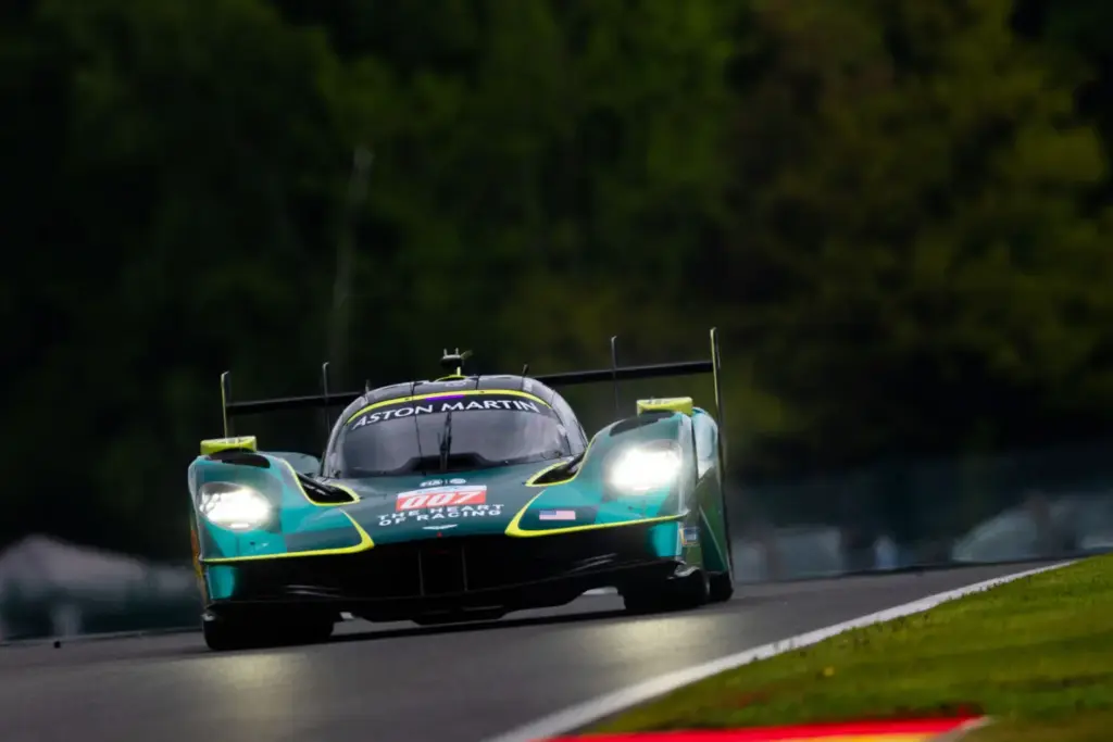 Mientras Fernando Alonso espera, el Valkyrie da alegrías a Aston Martin en Spa 2 Motor16 Mientras Fernando Alonso espera, el Valkyrie da alegrías a Aston Martin en Spa