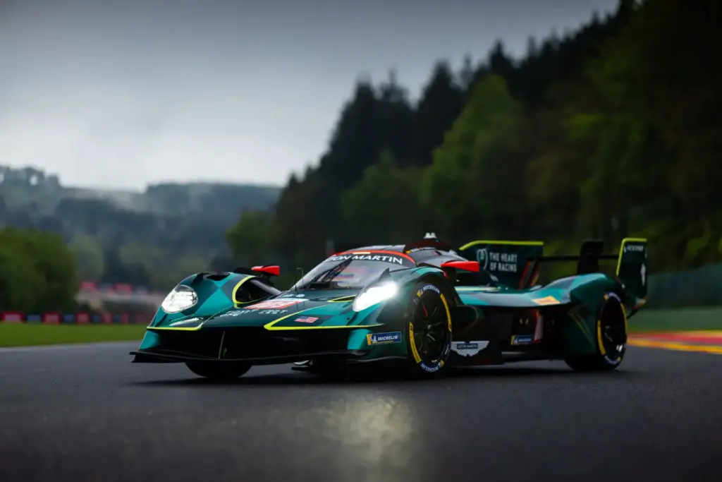 Mientras Fernando Alonso espera, el Valkyrie da alegrías a Aston Martin en Spa 3 Motor16 Mientras Fernando Alonso espera, el Valkyrie da alegrías a Aston Martin en Spa