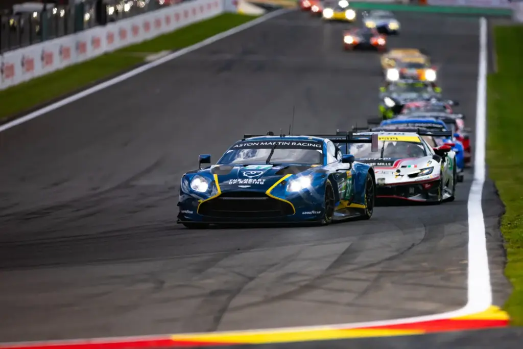 Mientras Fernando Alonso espera, el Valkyrie da alegrías a Aston Martin en Spa 14 Motor16 Mientras Fernando Alonso espera, el Valkyrie da alegrías a Aston Martin en Spa