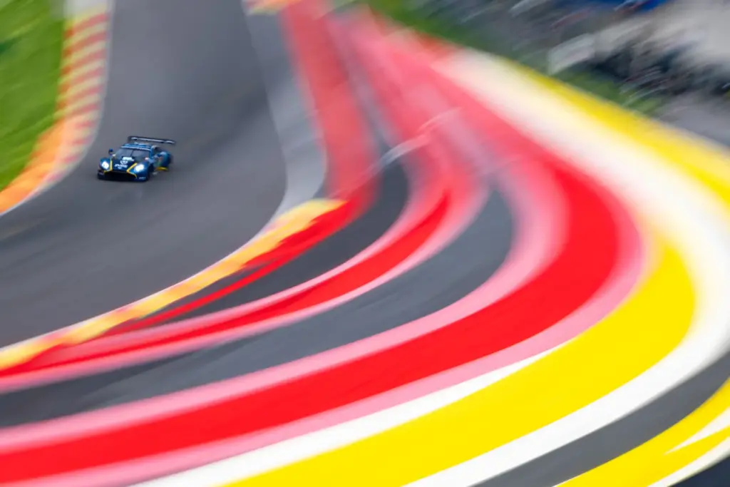 Mientras Fernando Alonso espera, el Valkyrie da alegrías a Aston Martin en Spa 11 Motor16 Mientras Fernando Alonso espera, el Valkyrie da alegrías a Aston Martin en Spa