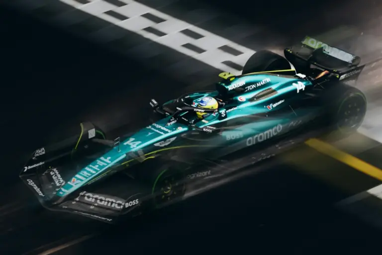 Aston Martin se hunde en Miami: Alonso, último sin mejoras