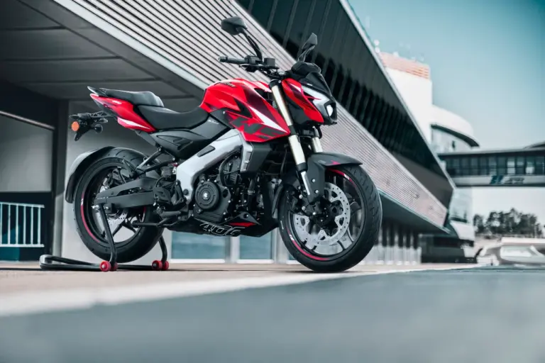 Bajaj Pulsar NS 400Z: 40 CV A2, matrícula gratis y 5 años garantía por 4.499 euros