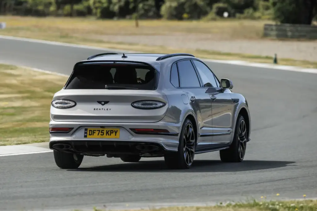 Primera prueba del Bentley Bentayga Speed: El último SUV de la vieja escuela 58 Motor16 bentley Bentayga speed V8 25 Motor16