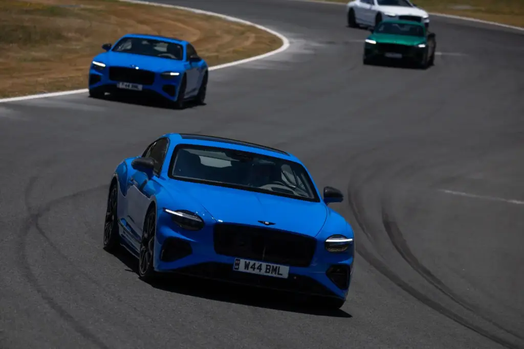 bentley continental gt s ascari circuito 16 Motor16