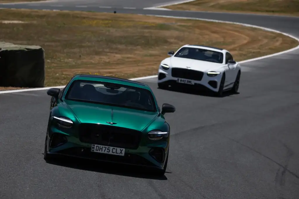 bentley continental gt s ascari circuito 18 Motor16