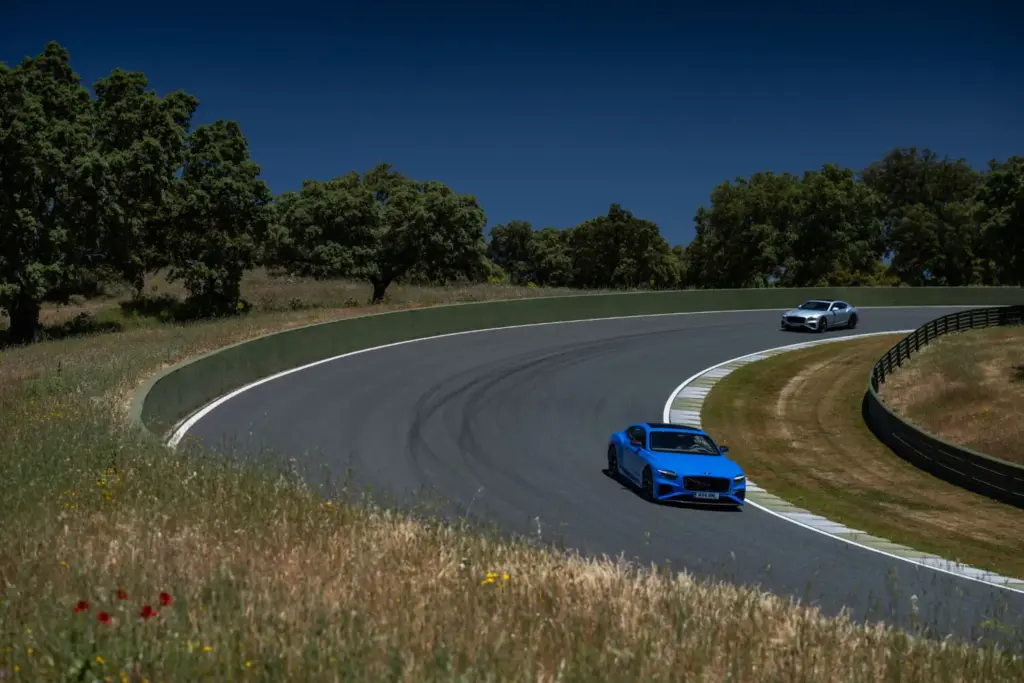 bentley continental gt s ascari circuito 26 Motor16