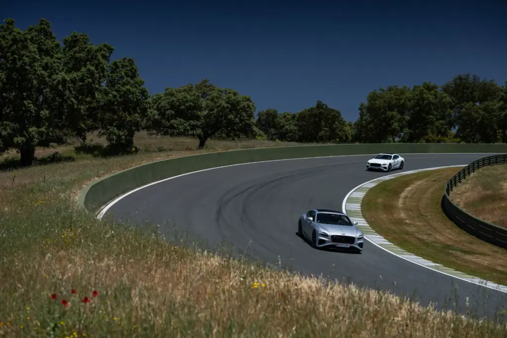 bentley continental gt s ascari circuito 27 Motor16
