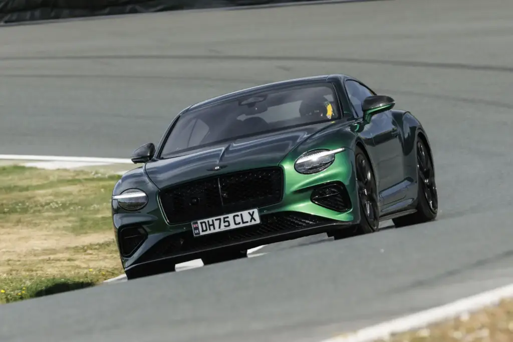 benttley continental GT V8 scarab ascari 1 Motor16