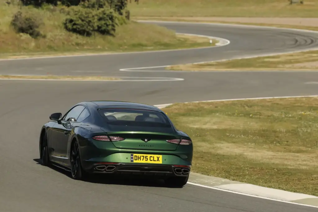 benttley continental GT V8 scarab ascari 5 Motor16