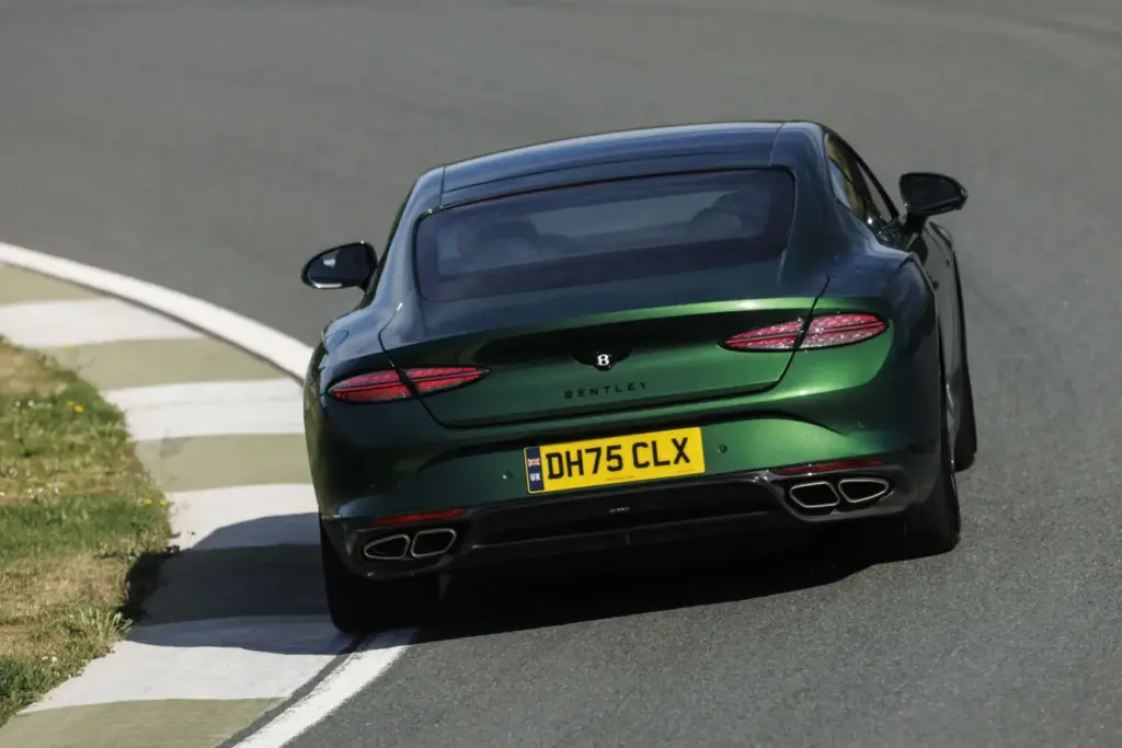 benttley continental GT V8 scarab ascari 6 Motor16