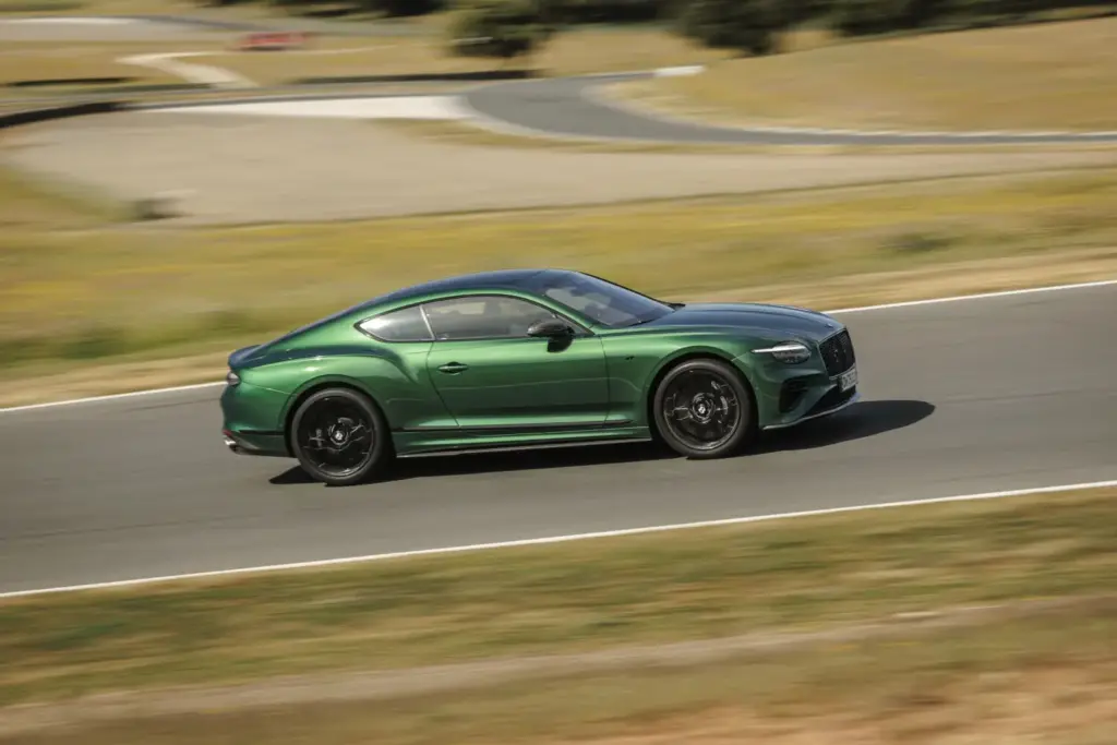 benttley continental GT V8 scarab ascari 8 Motor16