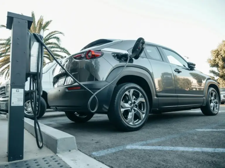 BYD Song Ultra: el SUV de 19.000 € arrasa con 710 km de autonomía