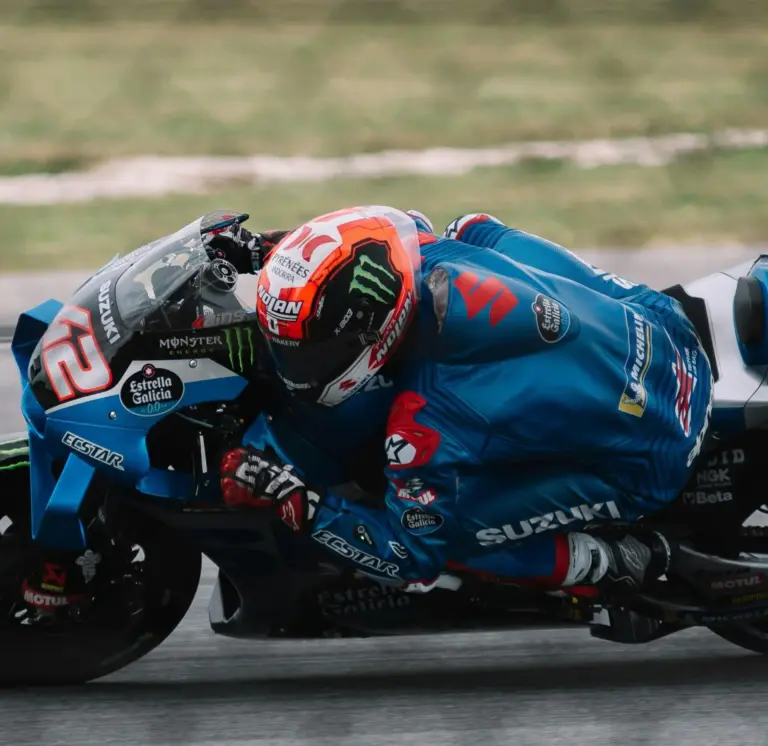 Arai lanza el casco Ogura Trackhouse con alma samurái