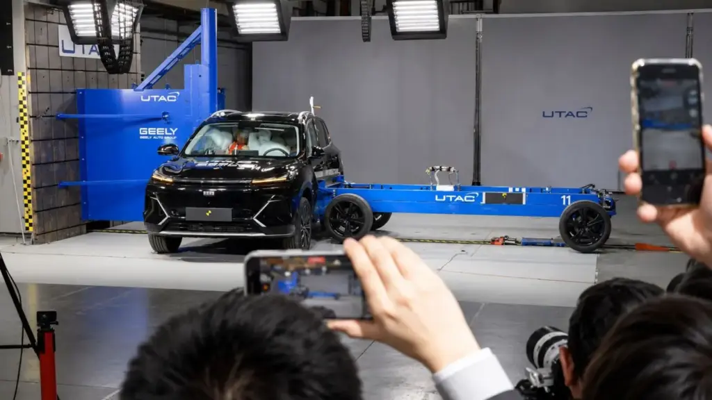 El Geely Starray EM-i se somete a un crash test más severo que el de EuroNCAP 2 Motor16 crash test geely Starray EM i 1 8 Motor16