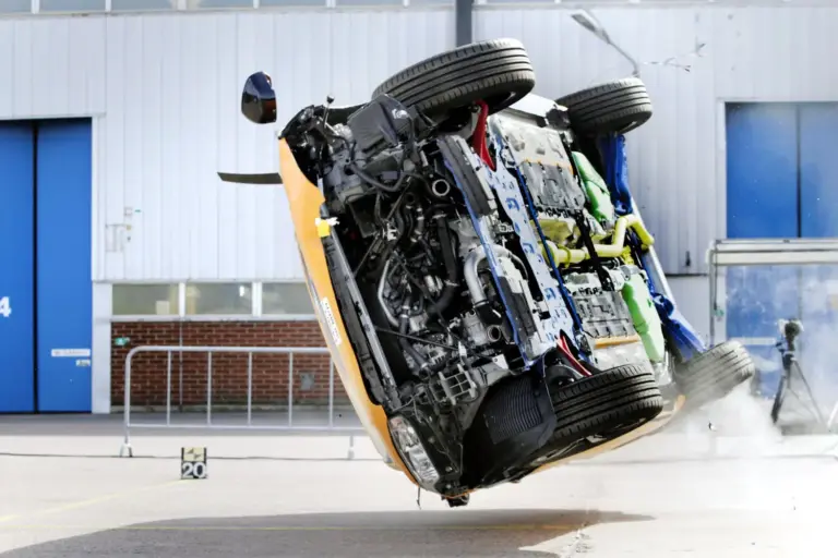 El laboratorio de crash test de Volvo supera las 10.000 pruebas en 25 años de actividad