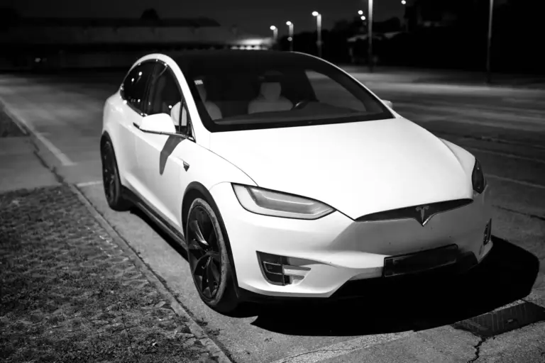 La depreciación de los coches eléctricos chinos se acelera en Europa: las empresas de renting, las más afectadas