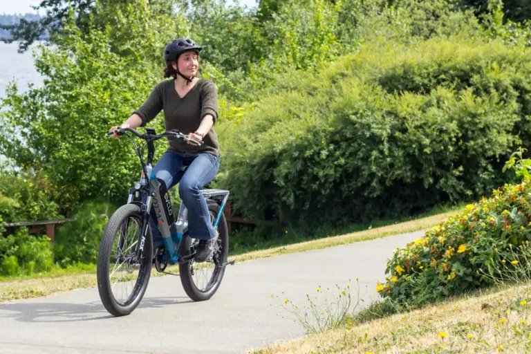 E-bike para mayores de 65: La guía de compra con los modelos más ligeros y seguros