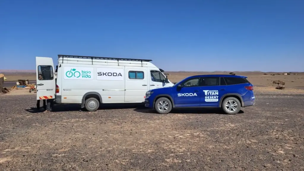 Škoda y Bicis para la Vida vuelven al desierto marroquí para cambiar la vida de los niños con la donación de bicicletas 2 Motor16 Škoda, Bicis para la vida