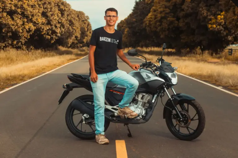 Honda Transalp E-Clutch: ¿merece la pena pagar 500 dólares más por el embrague automático?