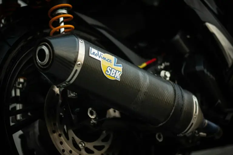 Husqvarna regala en su promoción 2026: escape Remus, top case y seguro gratis hasta el 30 de junio