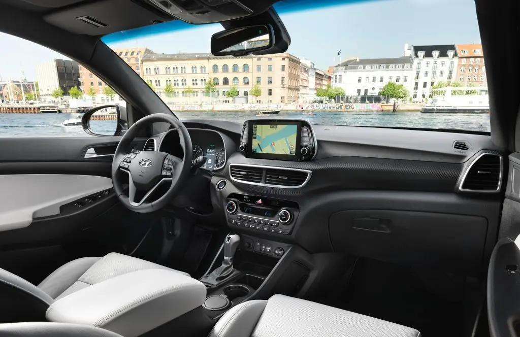 hyundai tucson july2018 47 interior Motor16