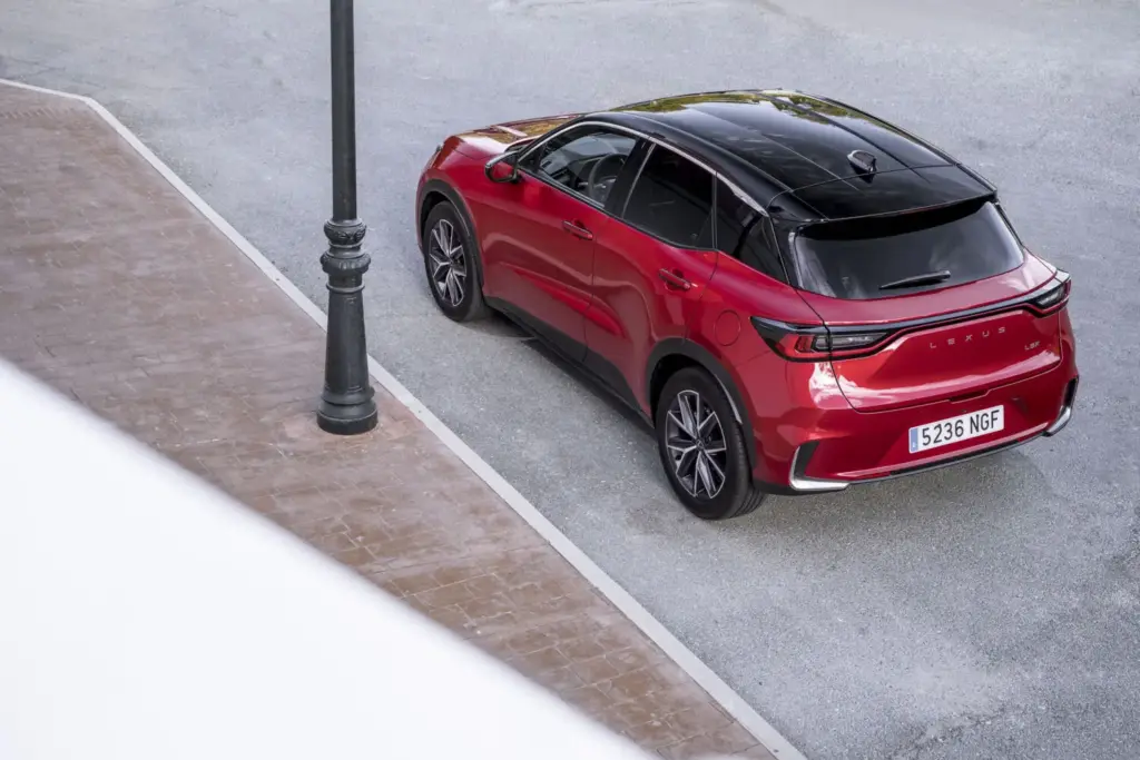 Gama Lexus LBX 2026: Elegancia urbana para el día a día