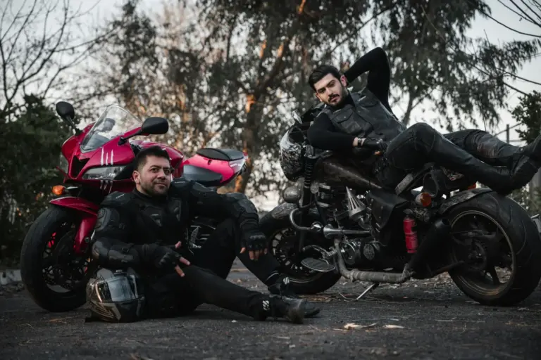 RST lanza el mono con airbag D3O del TT: seguridad de competición para motoristas