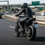 Hugo (42), agente de tráfico: «Casi la mitad de los que van en moto piensan que los límites no son para ellos»