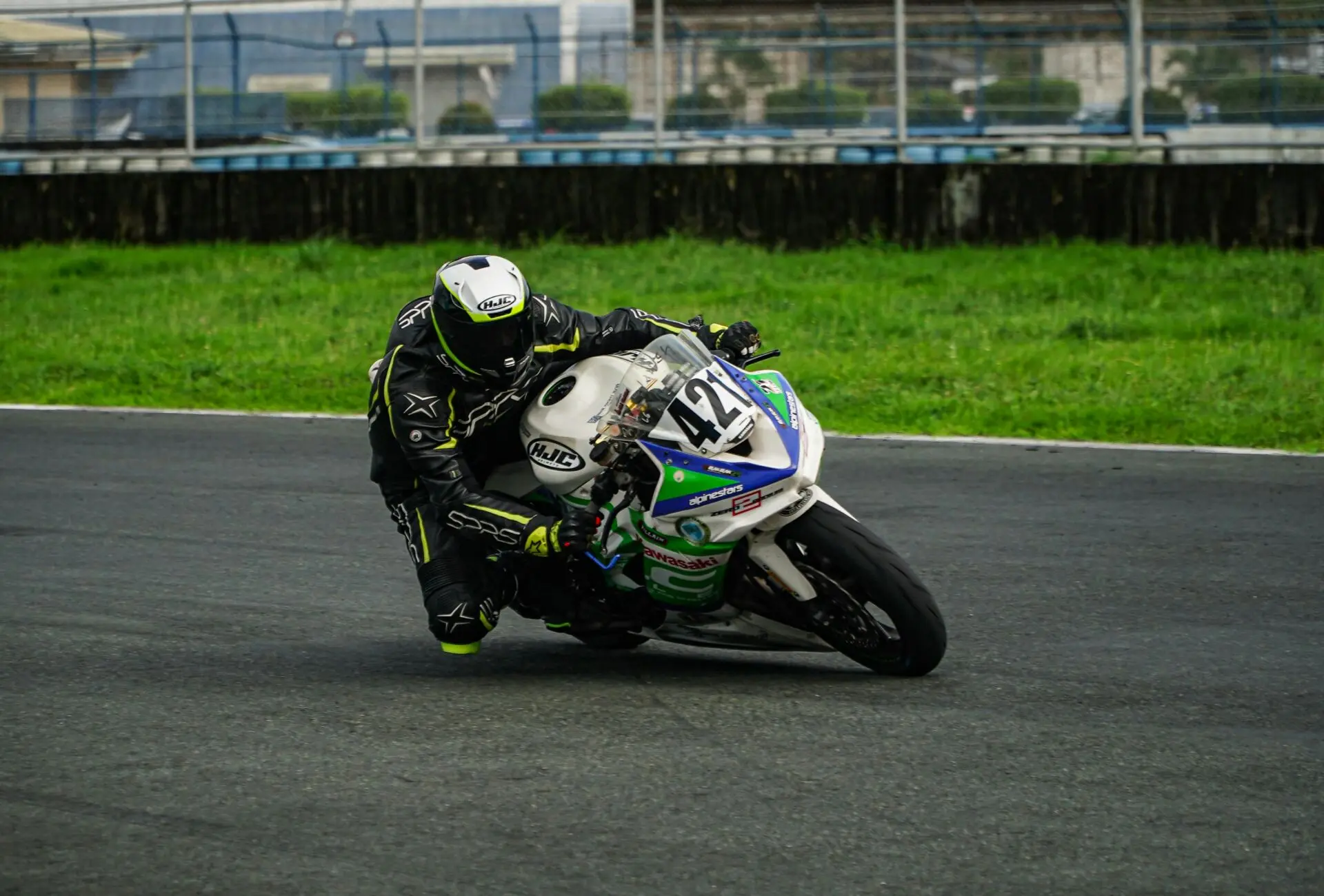 CFMoto 675 SR-R vs Zontes 703RR: la comparativa que enfrenta a las dos tricilíndricas chinas 1 Motor16 moto deportiva china