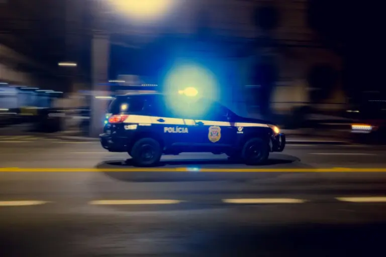 Persecución policial a 240 km/h: la loca fuga de un Mercedes-AMG en Italia