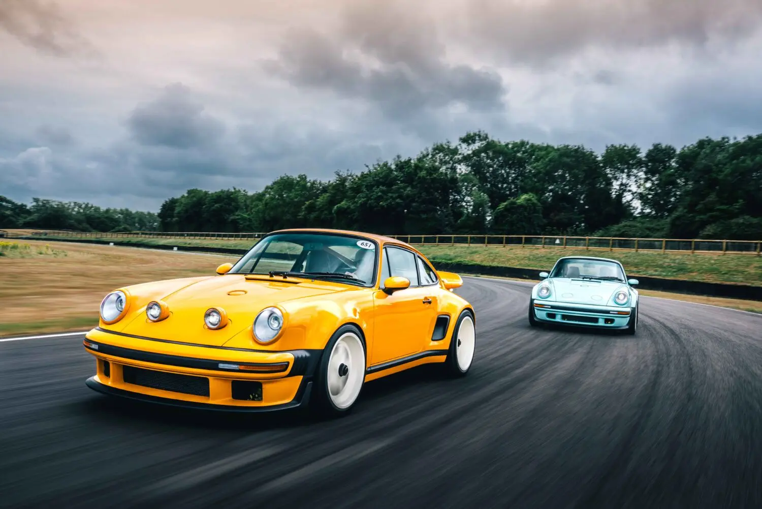 El Porsche 911 de Singer alcanza los 420 CV con distribución variable