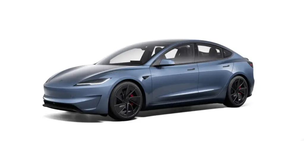 La solución de Tesla para gastar la pintura que sobra tras dejar de fabricar el Model S 2 Motor16 2026 Tesla Model 3 Performance Frost Blue. Imagen estudio.