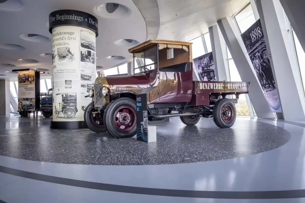 130 ANOS CAMIONES FURGONETAS MERCEDES BENZ6 Motor16