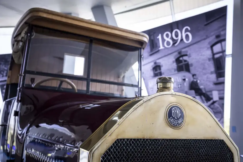 130 ANOS CAMIONES FURGONETAS MERCEDES BENZ7 Motor16