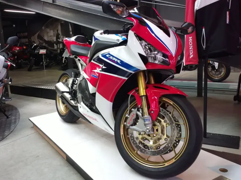 Honda y Sanrio lanzan la CBR1000RR-R Kuromi más kawaii para las 8 Horas de Suzuka