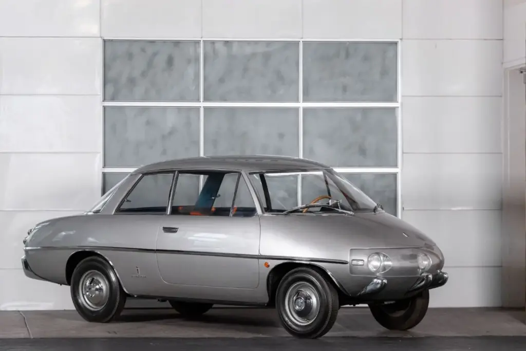 En 1961 Pininfarina cogió un Fiat 600D para crear un 'huevo' tan rápido como exclusivo 1 Motor16 1961 Pininfarina Y Berlinetta. Imagen exterior.