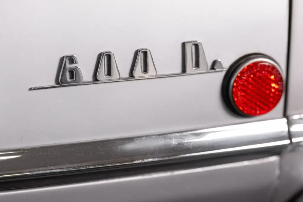En 1961 Pininfarina cogió un Fiat 600D para crear un 'huevo' tan rápido como exclusivo 17 Motor16 1961 Pininfarina Y Berlinetta Fiat 600D 12 Motor16