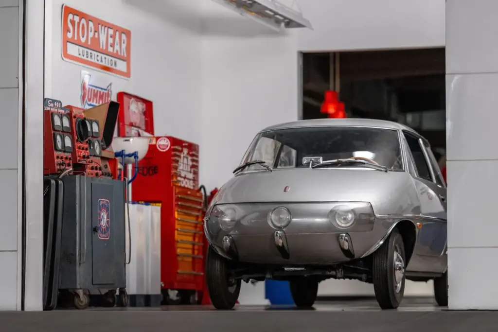 En 1961 Pininfarina cogió un Fiat 600D para crear un 'huevo' tan rápido como exclusivo 9 Motor16 1961 Pininfarina Y Berlinetta Fiat 600D 17 Motor16