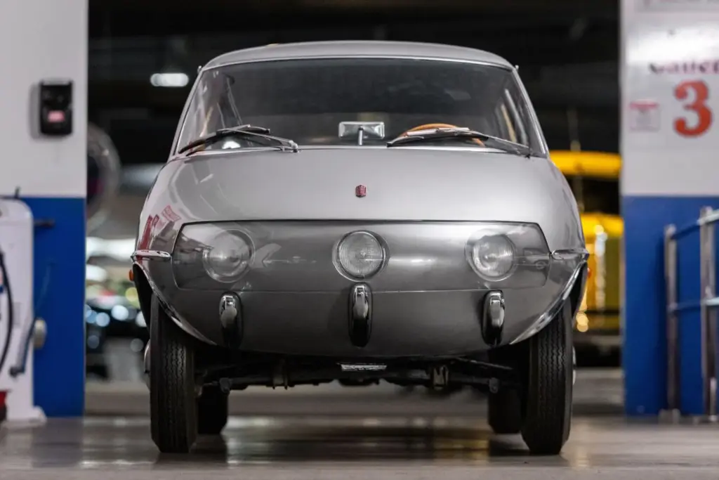 En 1961 Pininfarina cogió un Fiat 600D para crear un 'huevo' tan rápido como exclusivo 6 Motor16 1961 Pininfarina Y Berlinetta Fiat 600D 18 Motor16