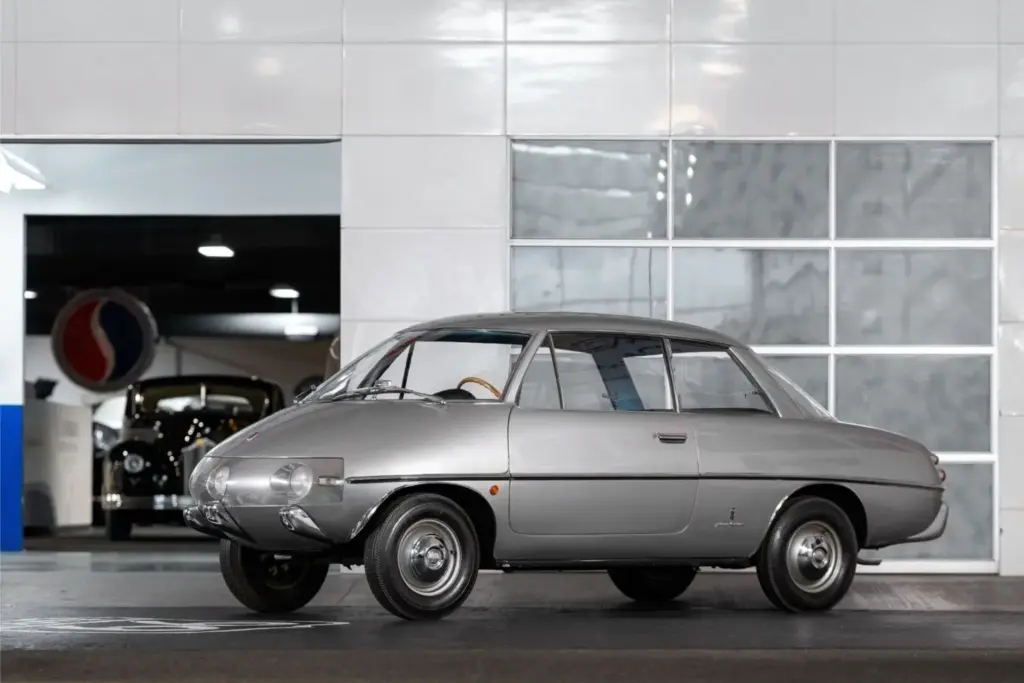 En 1961 Pininfarina cogió un Fiat 600D para crear un 'huevo' tan rápido como exclusivo 7 Motor16 1961 Pininfarina Y Berlinetta Fiat 600D 19 Motor16