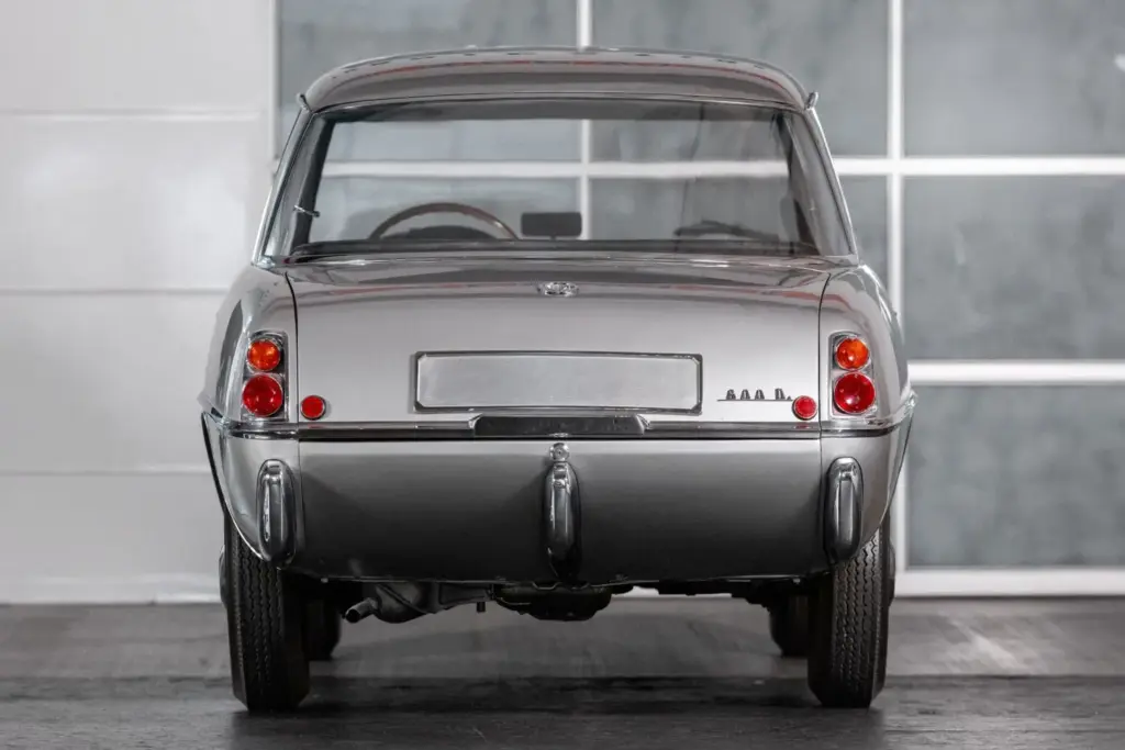 En 1961 Pininfarina cogió un Fiat 600D para crear un 'huevo' tan rápido como exclusivo 12 Motor16 1961 Pininfarina Y Berlinetta Fiat 600D 3 Motor16