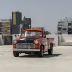 El Datsun L320 restaurado por Sung Kang: el restomod de un pick-up que se subasta sin reserva