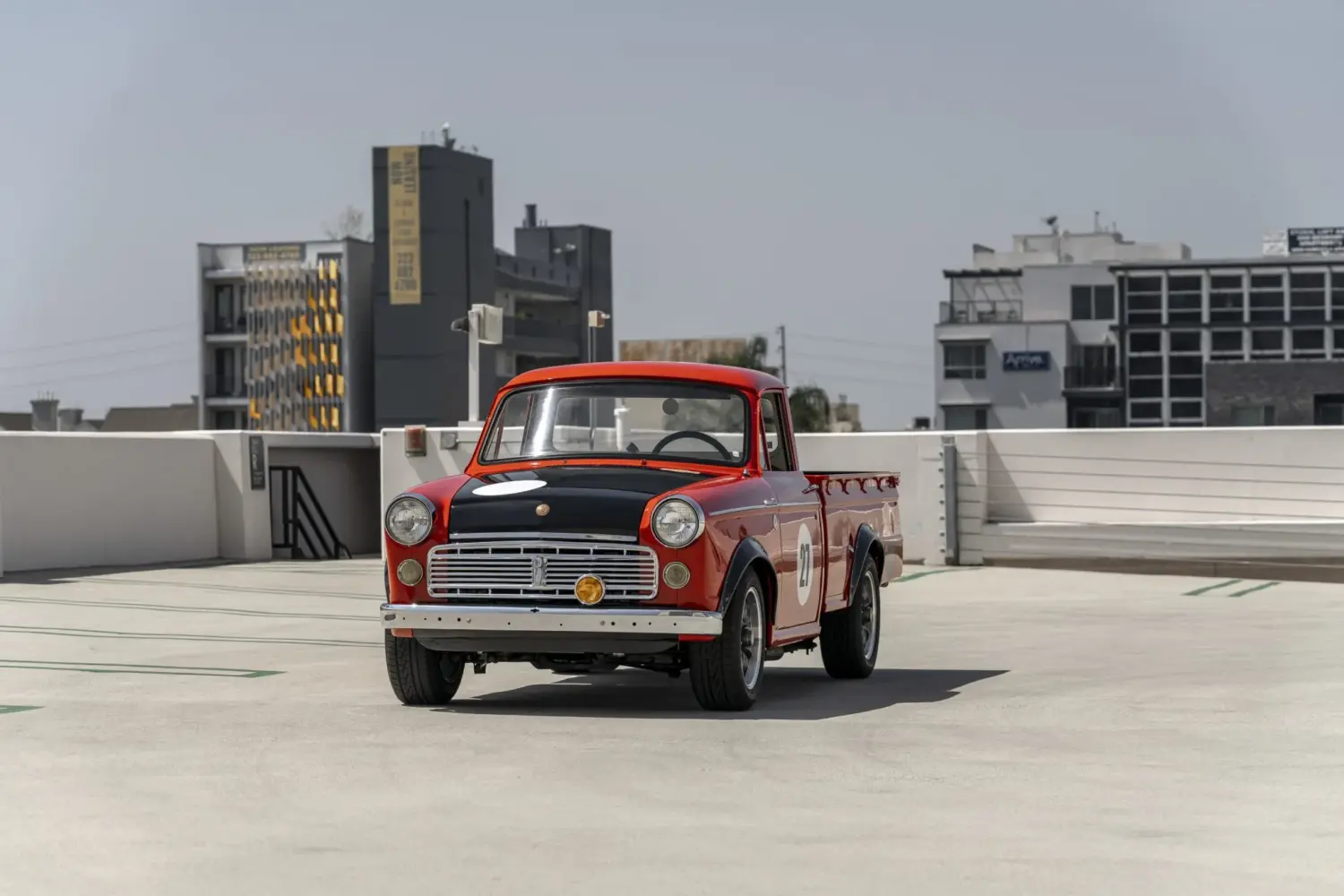 1963 Datsun L320. Sung Kang. Imagen portada.