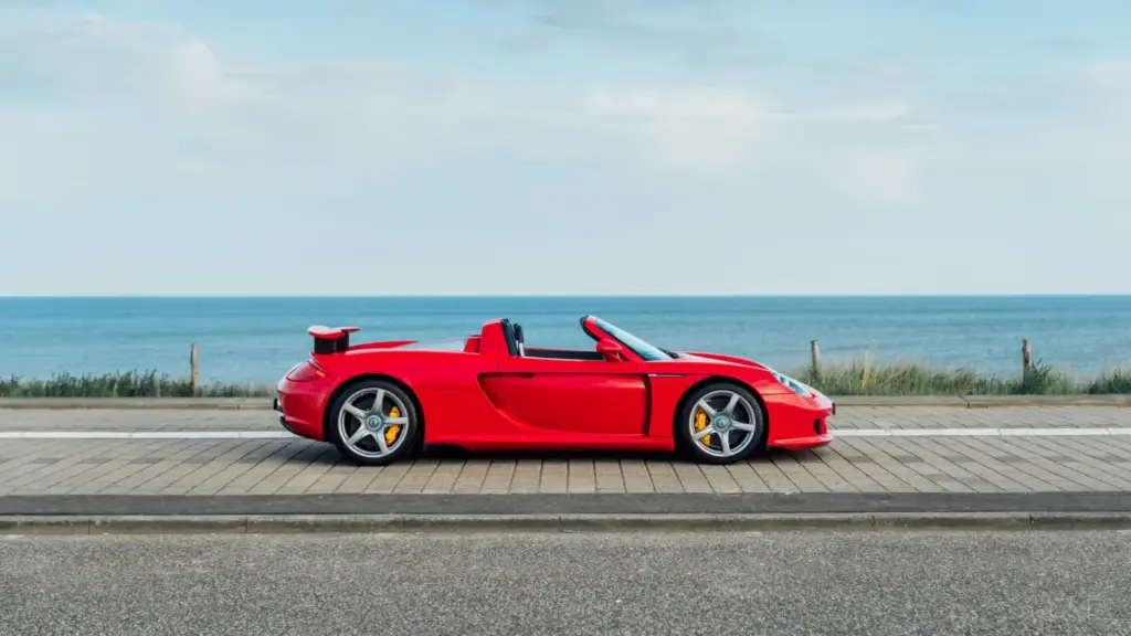 Porsche fabricó 1.270 Carrera GT, pero solo 80 con este Guards Red como el que te busca 6 Motor16 2005 Porsche carrera gt guards red sothebys 10 Motor16