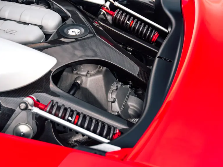 Porsche fabricó 1.270 Carrera GT, pero solo 80 con este Guards Red como el que te busca 32 Motor16 2005 Porsche carrera gt guards red sothebys 11 Motor16