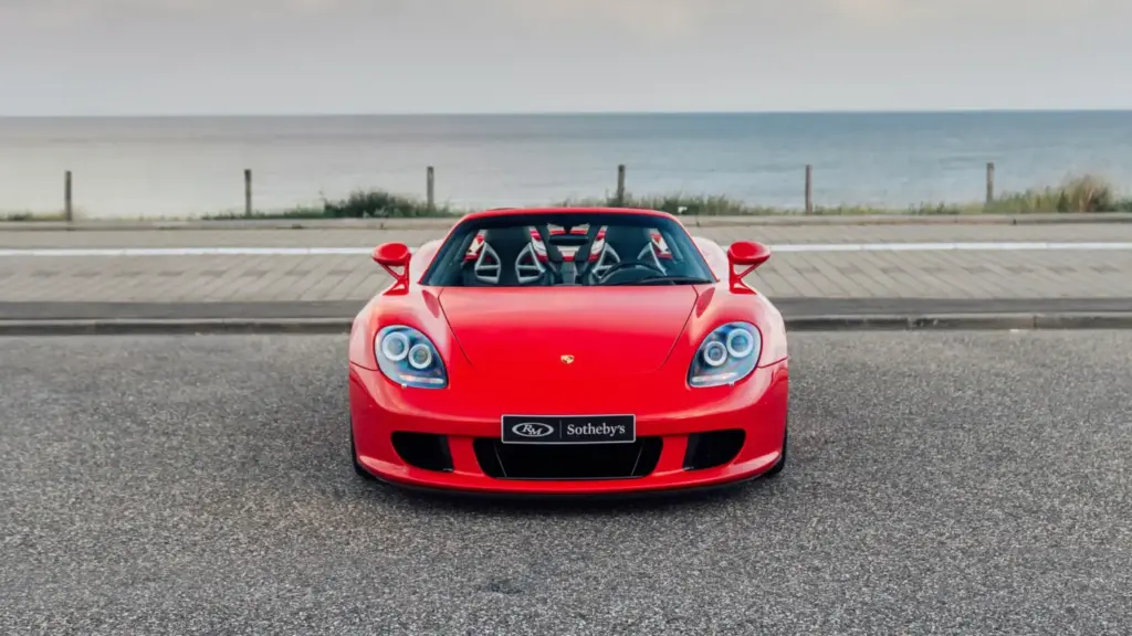 Porsche fabricó 1.270 Carrera GT, pero solo 80 con este Guards Red como el que te busca 3 Motor16 2005 Porsche carrera gt guards red sothebys 13 Motor16