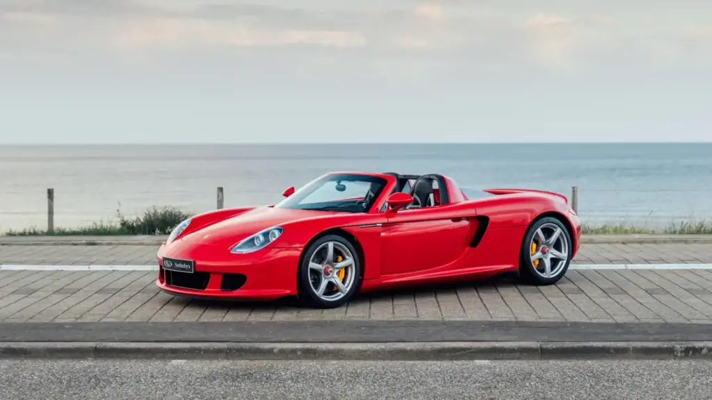 Porsche fabricó 1.270 Carrera GT, pero solo 80 con este Guards Red como el que te busca 4 Motor16 2005 Porsche carrera gt guards red sothebys 3 Motor16